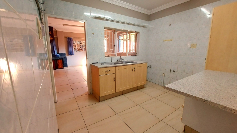 6 Bedroom Property for Sale in Ifafi North West